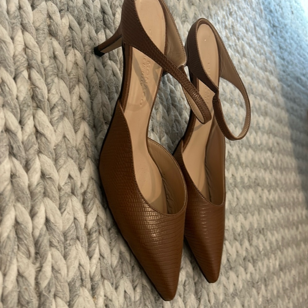 Barely worn club Monaco kitten heels size 7.5 US / 38 EU